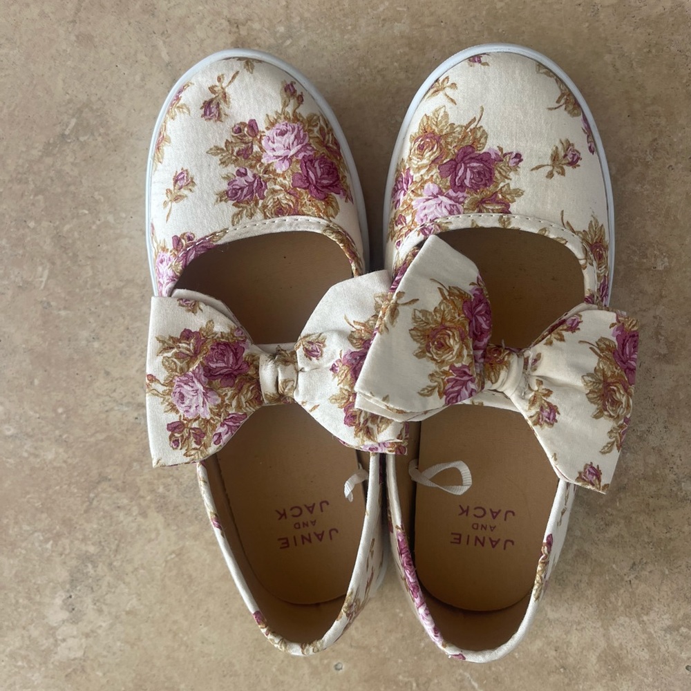 Janie and Jack bow sneakers, brand new, no tag. - Picture 2 of 3